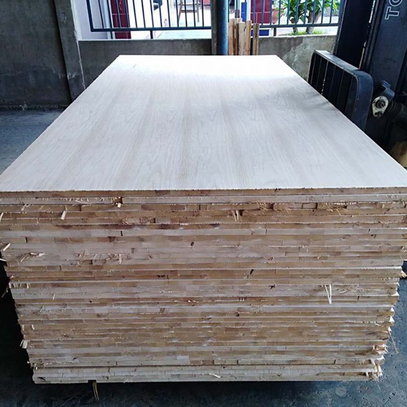 Gỗ ghép phủ veneer mang nhiều ưu điểm vượt trội, nhưng giá thành lại rẻ, phù hợp với kinh tế của mọi gia đình